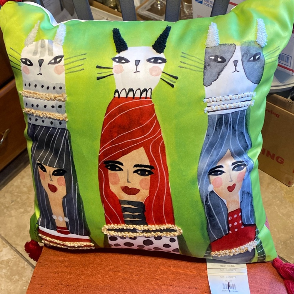 Pier 1 Terry Runyan CATS HATS pillow    16 x 16. NWOT.